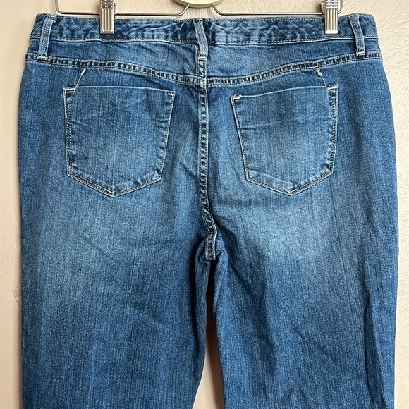 Mossimo Curvy Women’s Bootcut Jeans - Picture 4 of 13
